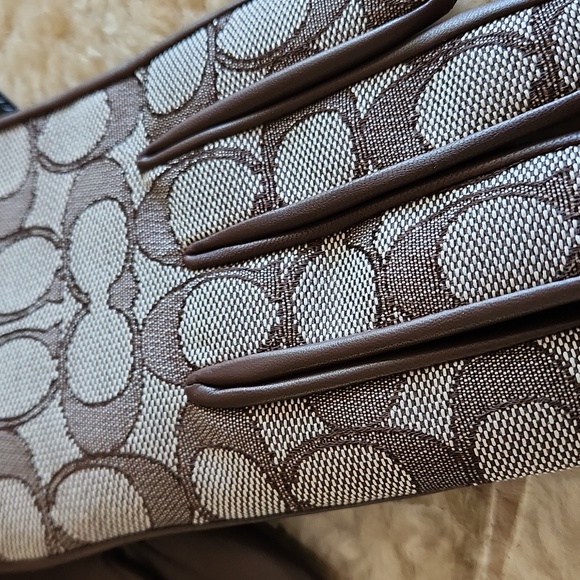 NWT Coach Signature Jacquard and Oak Brown Leather Tech Gloves ๐ค๐งค๐ - Picture 2 of 16